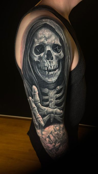 Skelett / Totenkopf Tattoo. Tattoo von Anne Schwarte.