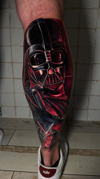 Buntes Darth Vader Star Wars Tattoo. Tattoo von Anne Schwarte.
