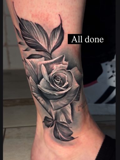 Blumen Tattoo. Tattoo von Anne Schwarte.